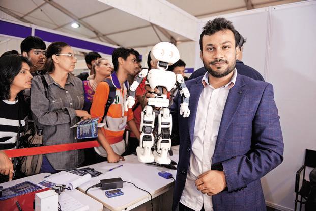 Diwakar Vaish- the Inventor of Manav demonstrating the robot at IIT -Bombay Techfest 2015 |263x263px