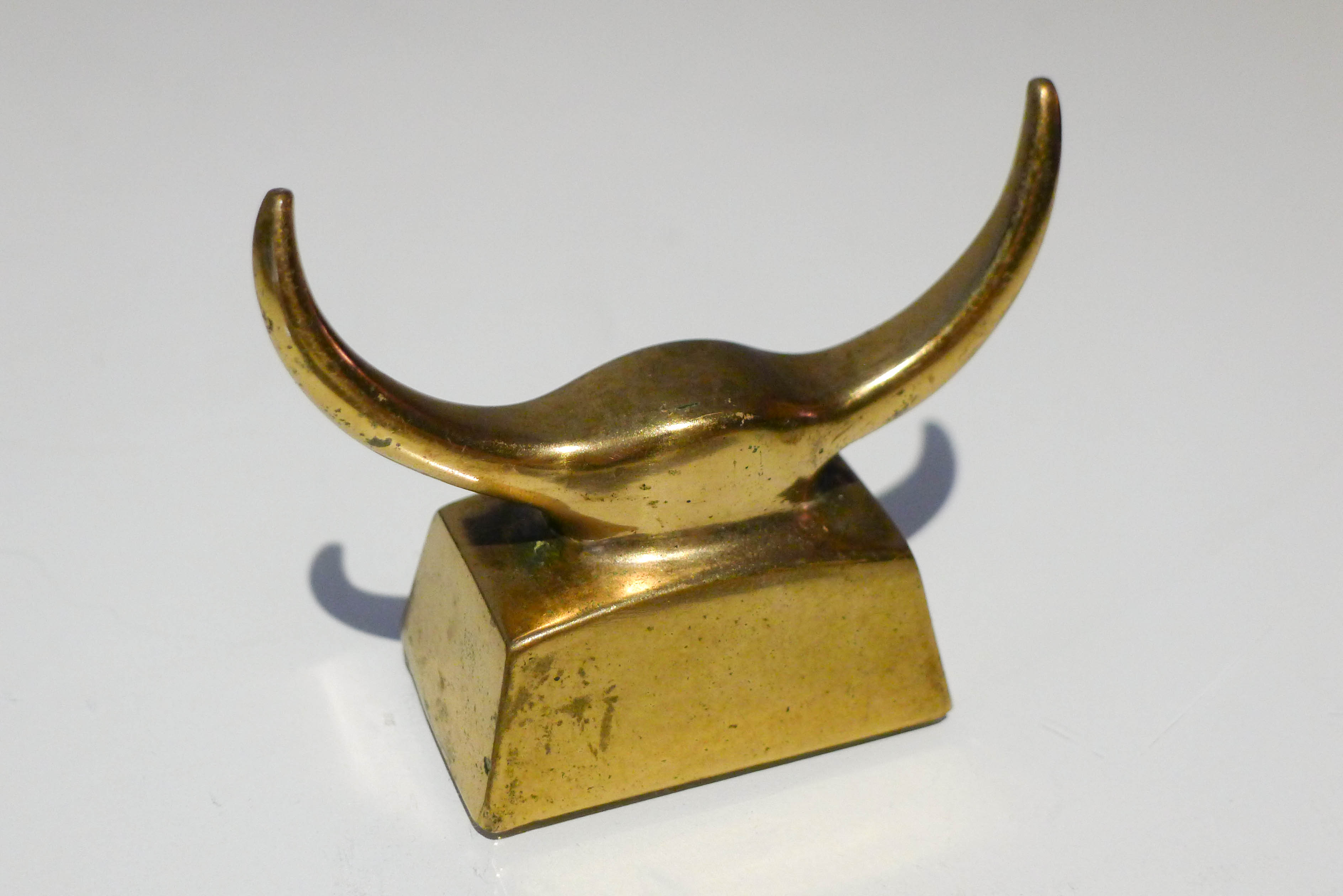 The prize trophy awarded to recipients of the Order of the Golden Horn The prize trophy awarded to recipients of the Order of the Golden Horn
