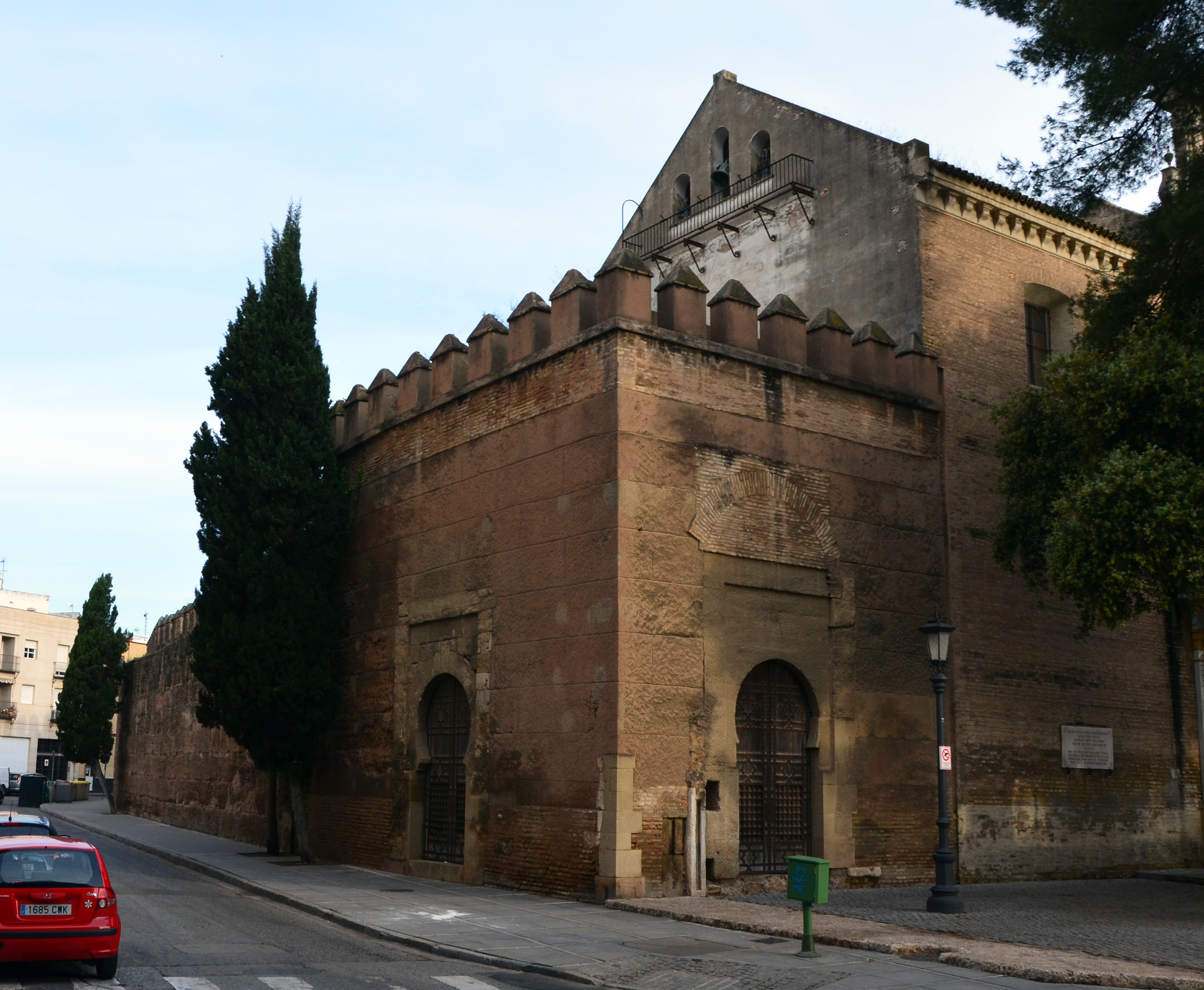 The gate Puerta de Córdoba attached the church of San Hermenegildo.
