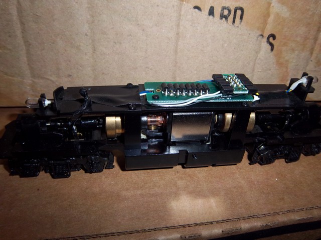 A second (gen) version BL2 drive. Note the dcc ready plug and board on top. Also note there is no box at the rear. the board, essentially, replaced this.