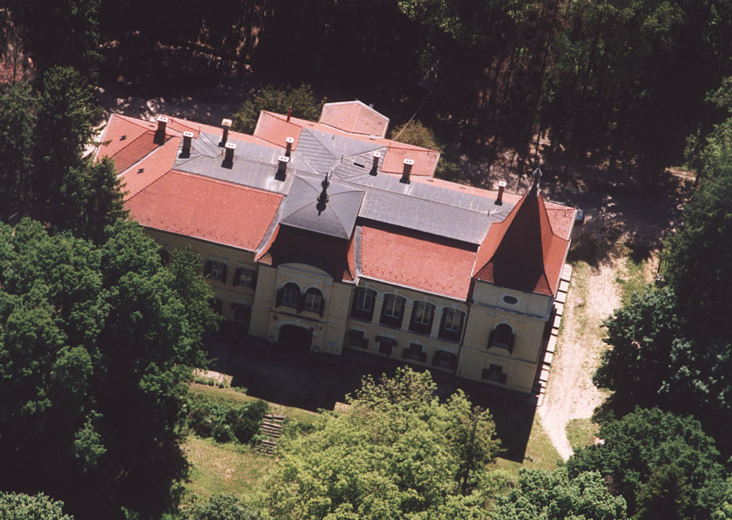 Almásy Palace, Alsópetény