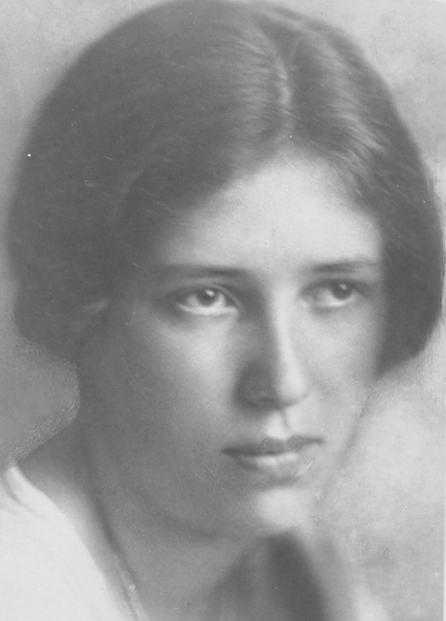Erika Mitterer circa 1923|alt=Erika Mitterer circa 1923
