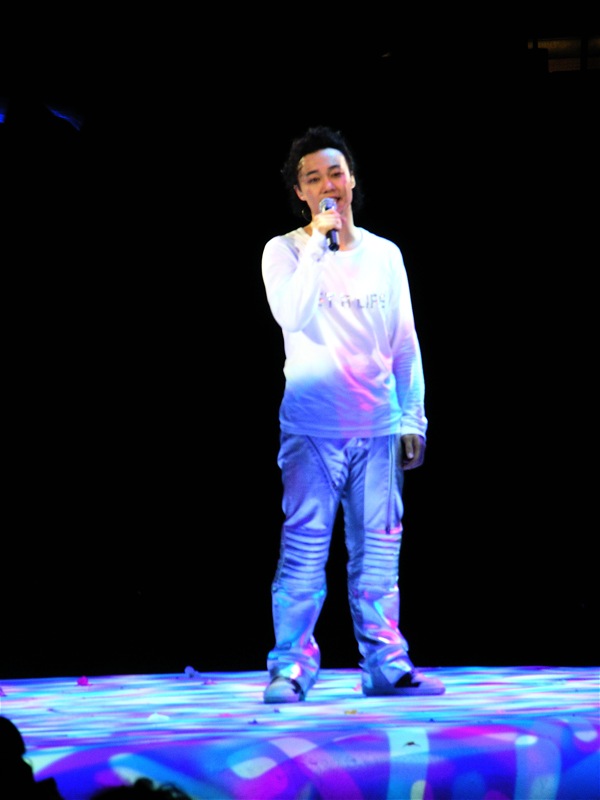 Eason Chan became the first Chinese and Asian artist to perform at the venue. Eason Chan became the first Chinese and Asian artist to perform at the venue.