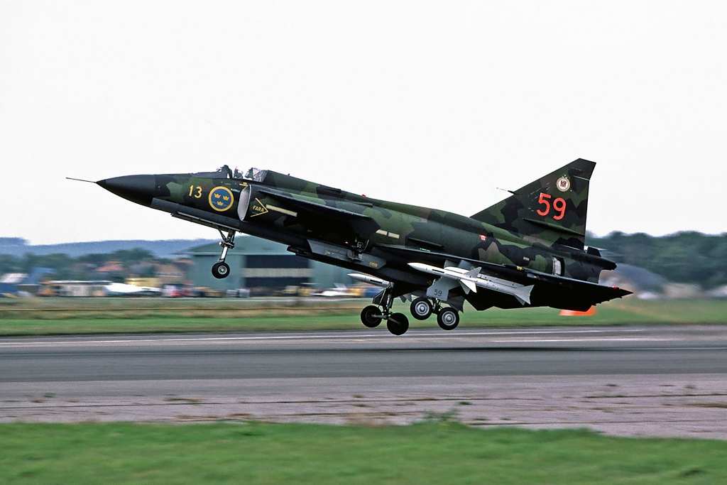 JA 37 Viggen fighters of the Bråvalla Wing in 1982