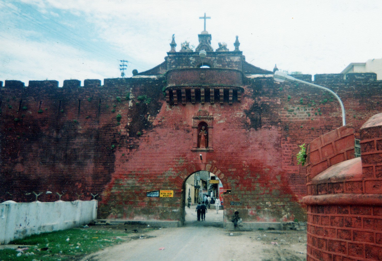 Diu Fortress (1535-1536), armed gates, Gujarat, India