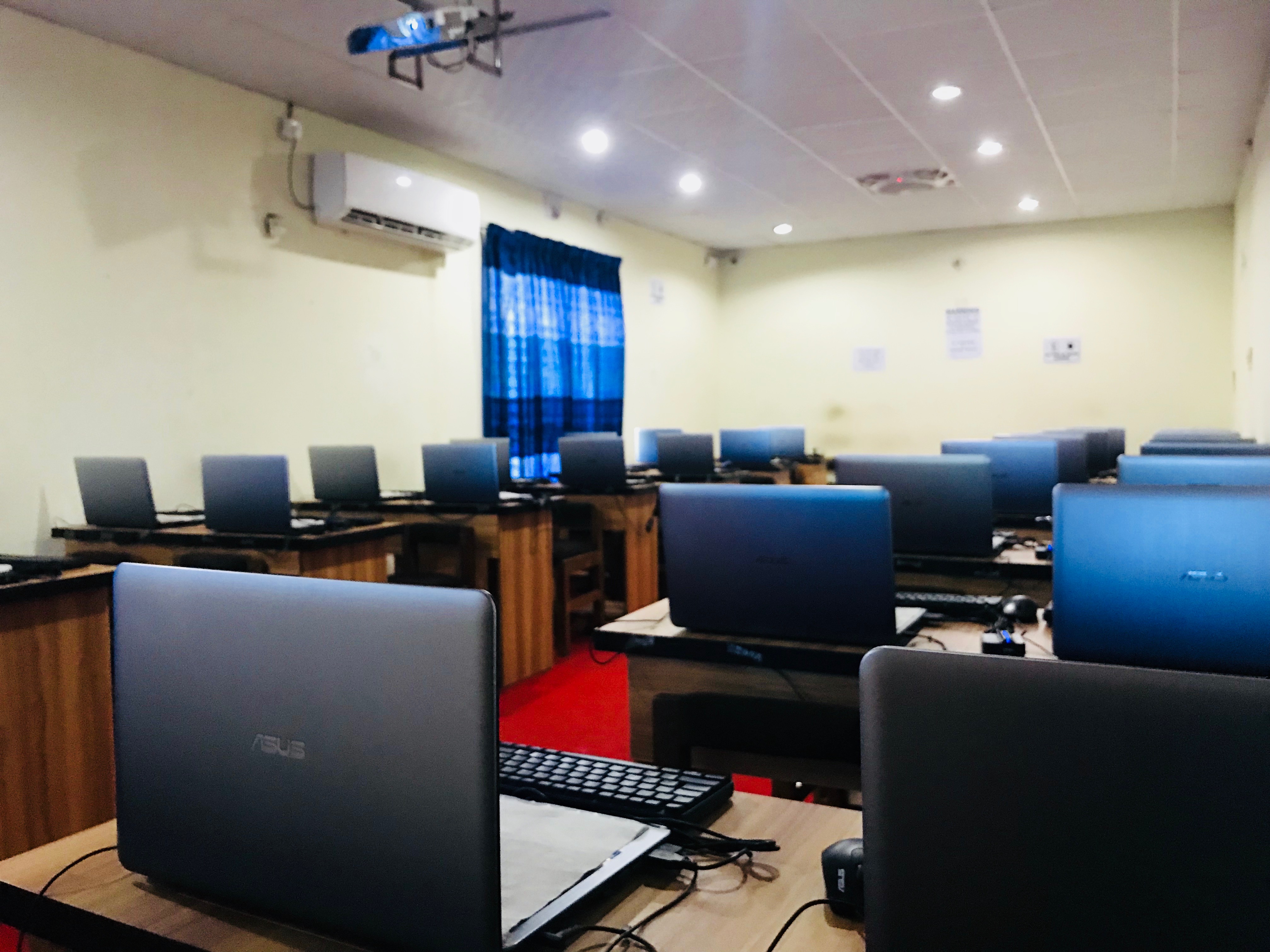  Computer Software Lab of Mangrove Institute