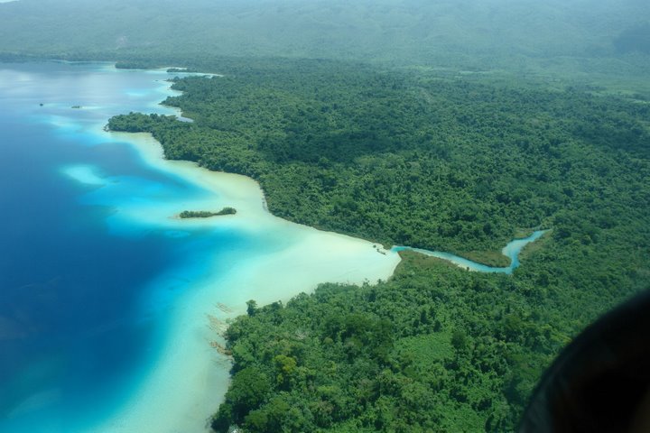 Laguna Miramar en la Selva Lacandona