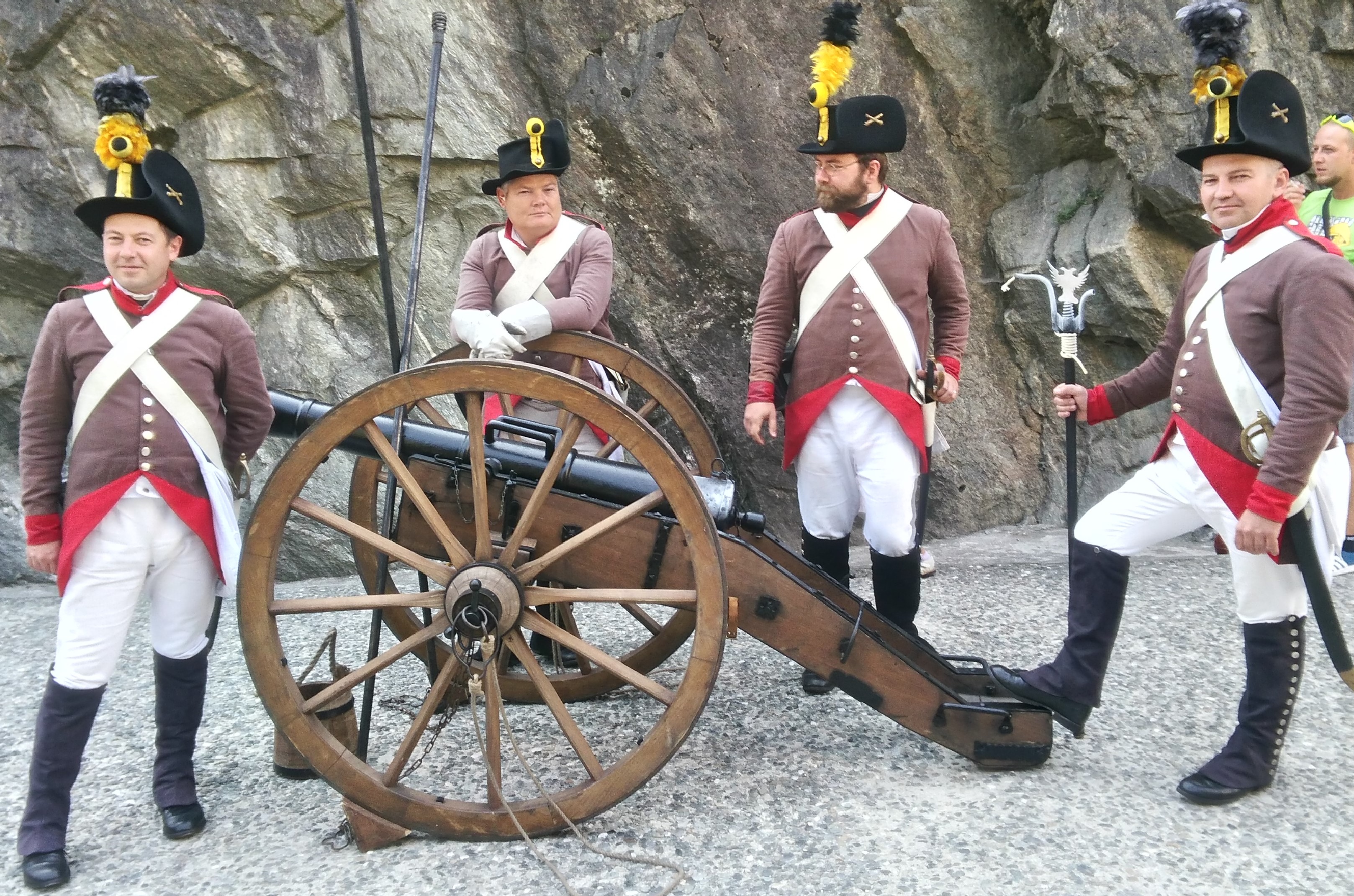 Hungarian extras and cannon behind the scenes of the film "Non è mai Passato" in Aosta Valley.