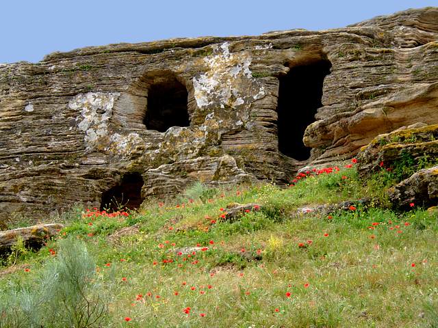 Artifitial caves. Necrópolis de Los Algarbes. Tarifa