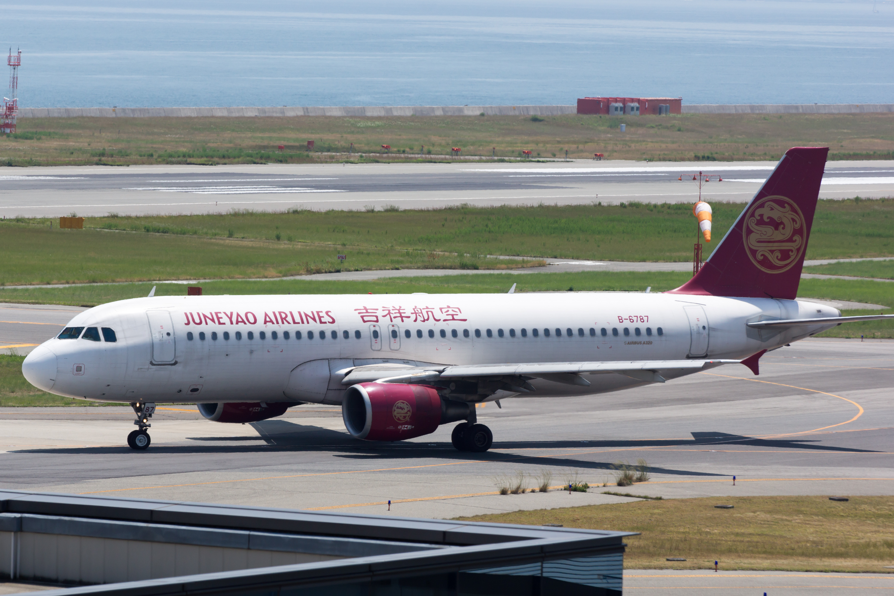 Juneyao Airlines Airbus A320