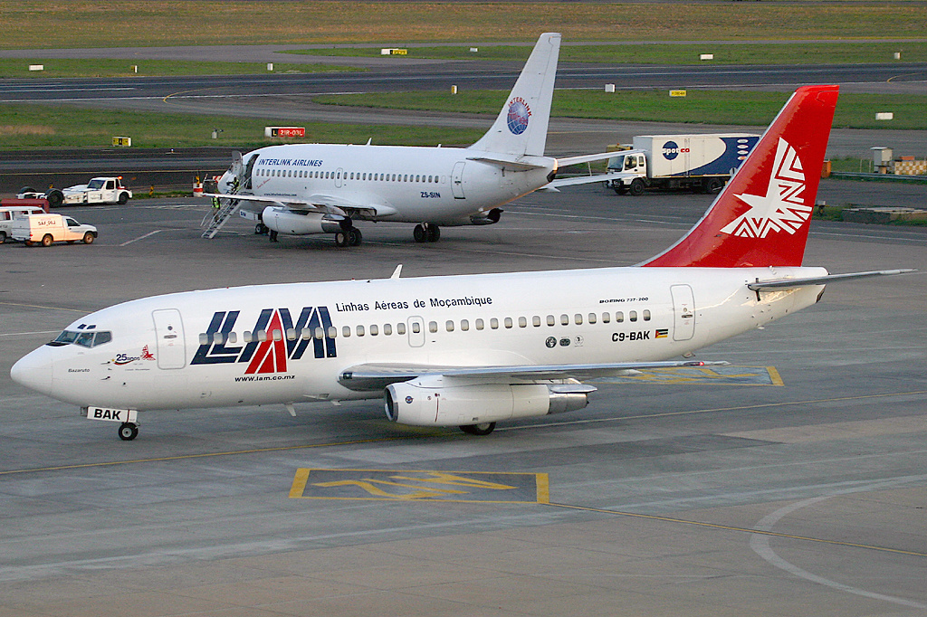 A LAM Mozambique Airlines Boeing 737-200 Advanced at OR Tambo International Airport in 2005.