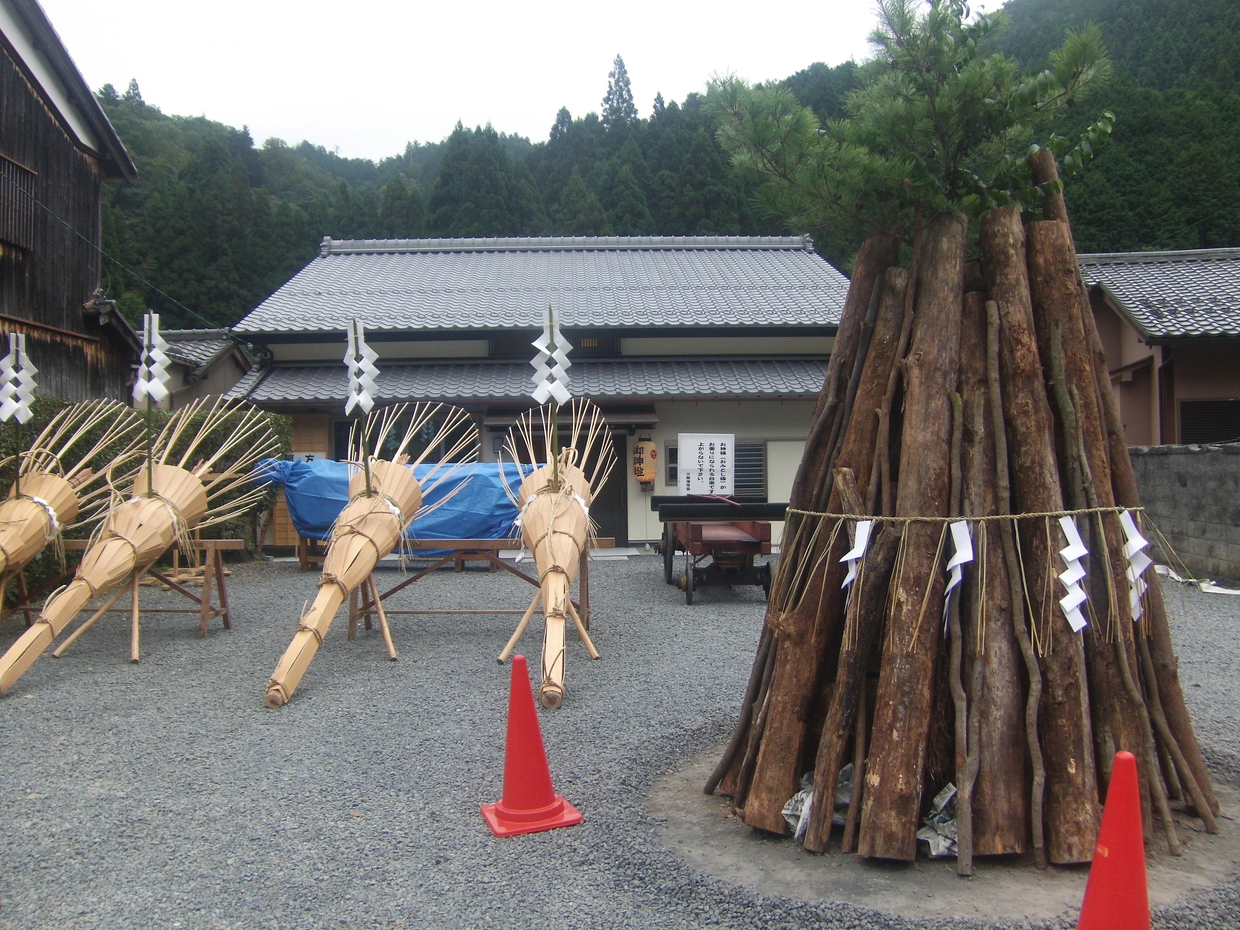 The ritual bonfire group (right) and the cluster of torches (left) at the Kurama Fire Festival