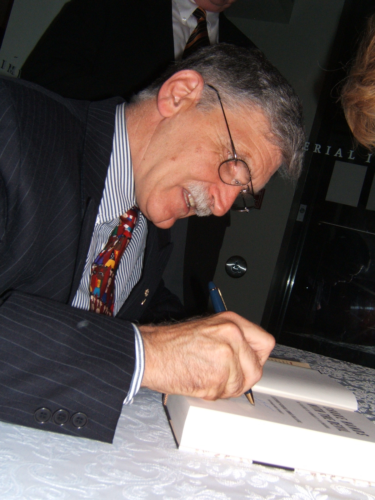 Romeo Dallaire signing Shake Hands with the Devil