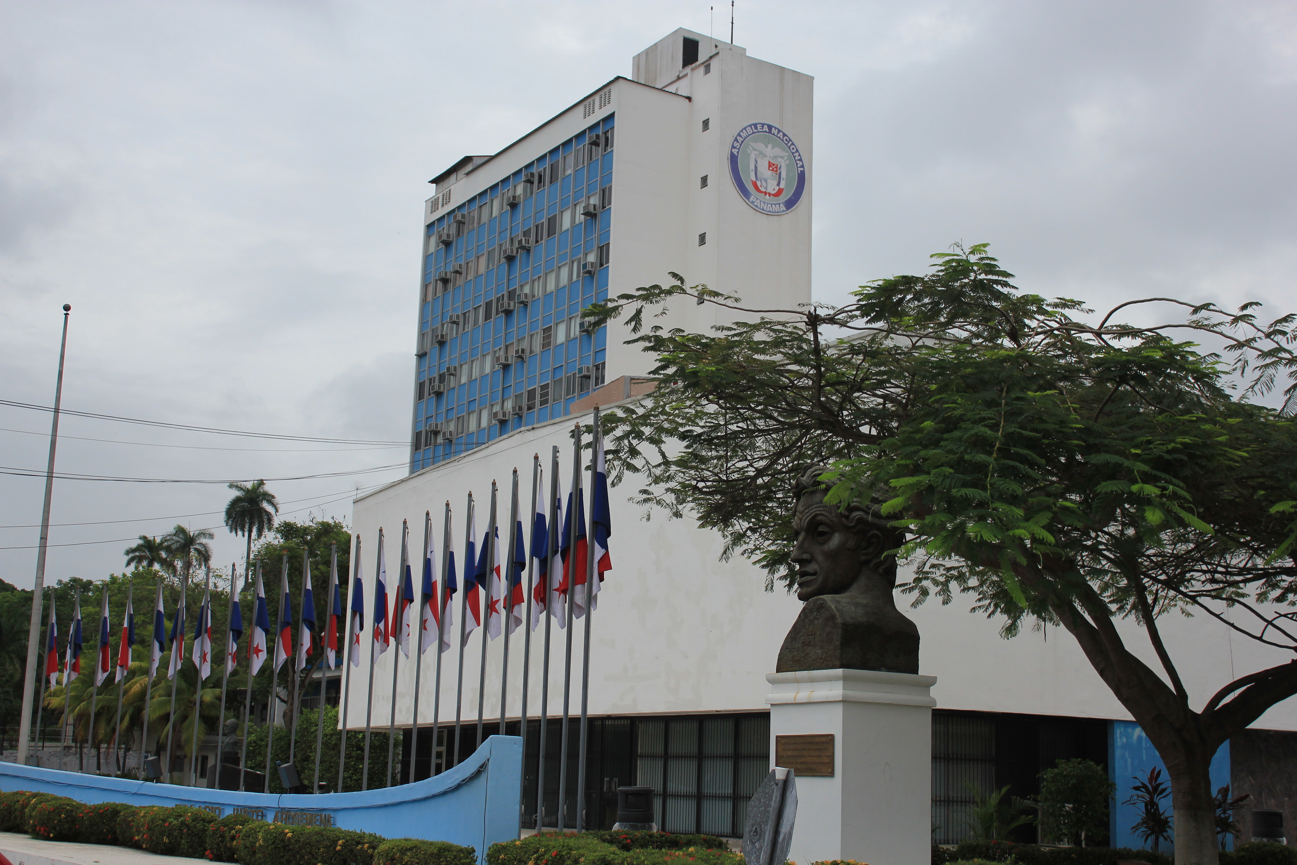The Asamblea Nacional de Panamá (Palacio Justo Arosemena), where the Legislative Assembly passed Law 25 on December 14, 1990, authorizing the mass dismissal of the 270 workers