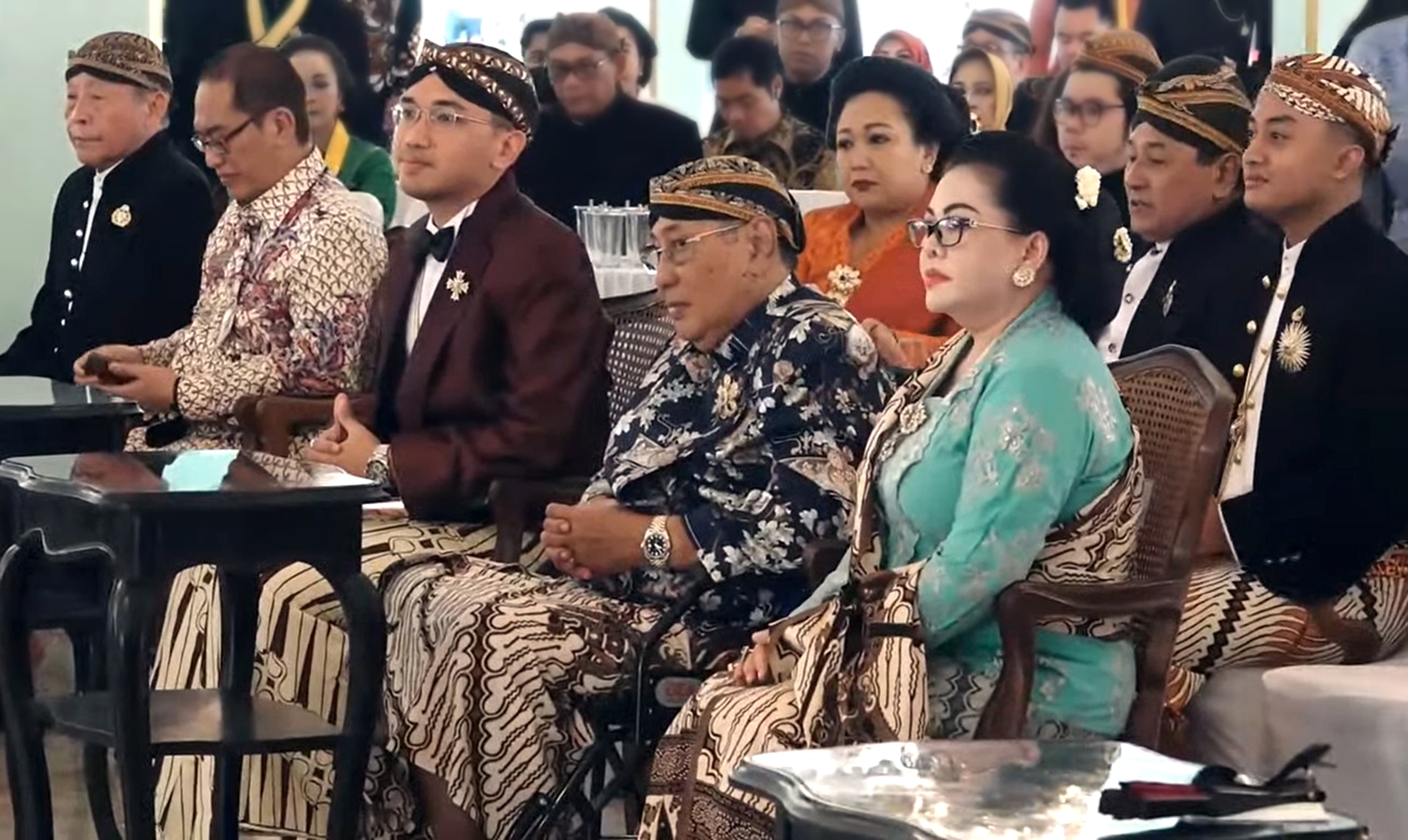 KGPAA. Hamangkunagara (seated far right in the second row in the image) when accompanying Susuhunan Pakubuwana XIII and GKR. Pakubuwana to attend the ceremony commemorating the accession to the throne of Adipati Mangkunegara X at Mangkunegaran Palace Surakarta, March 1, 2023. KGPAA. Hamangkunagara (seated far right in the second row in the image) when accompanying Susuhunan Pakubuwana XIII and GKR. Pakubuwana to attend the ceremony commemorating the accession to the throne of Adipati Mangkunegara X at Mangkunegaran Palace Surakarta, March 1, 2023.