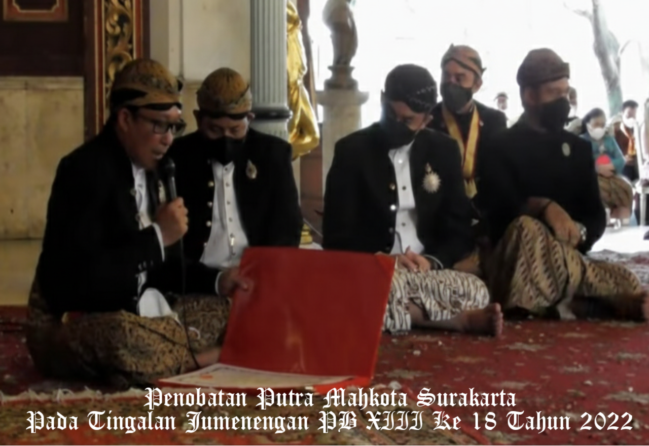 KGPH Purubaya being crowned as Crown Prince during the 18th Tingalan Jumenengan of Sinuwun Sri Sunan Pakubuwana XIII