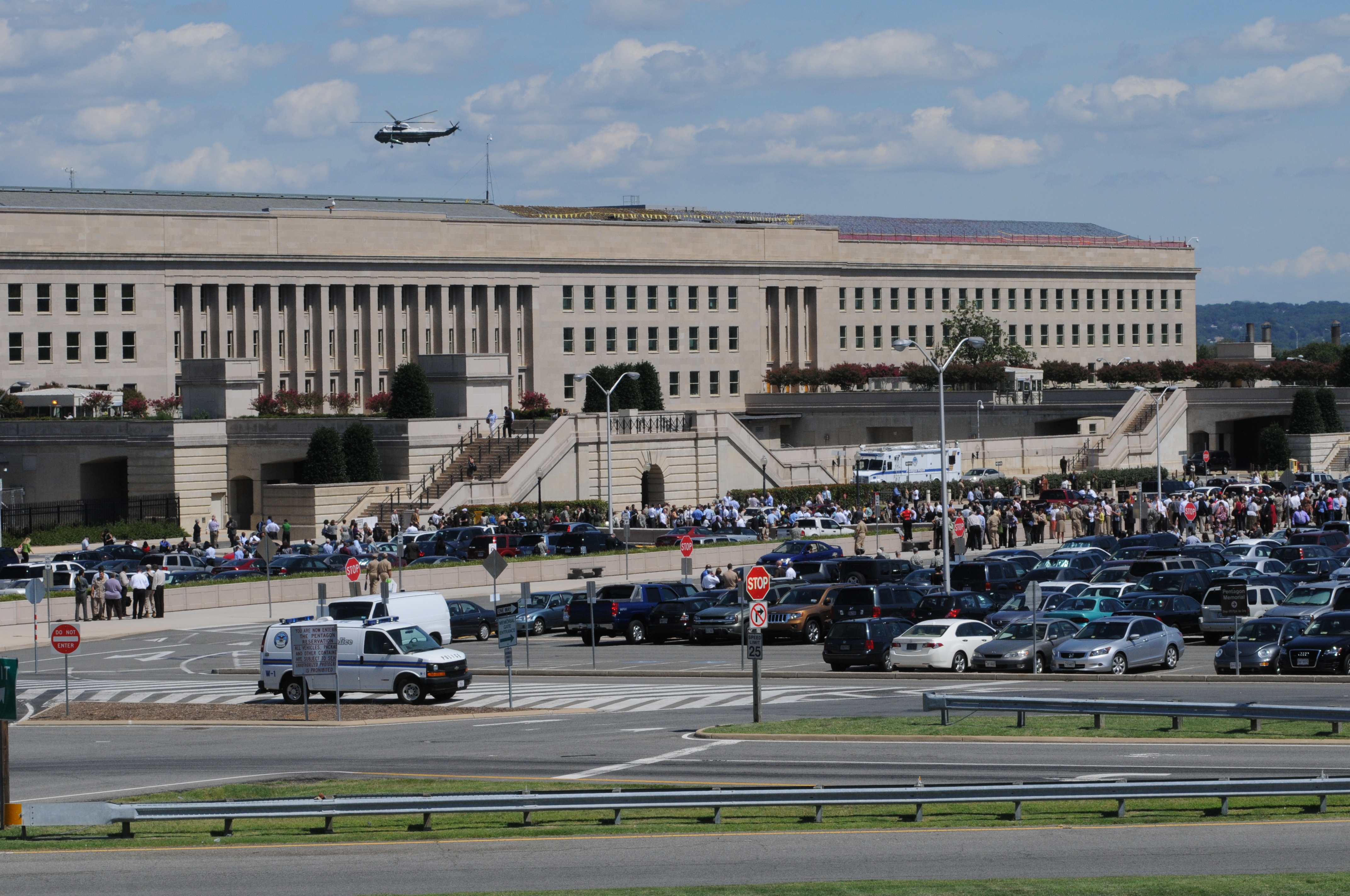 Some employees evacuated the Pentagon moments after the earthquake Some employees evacuated the Pentagon moments after the earthquake