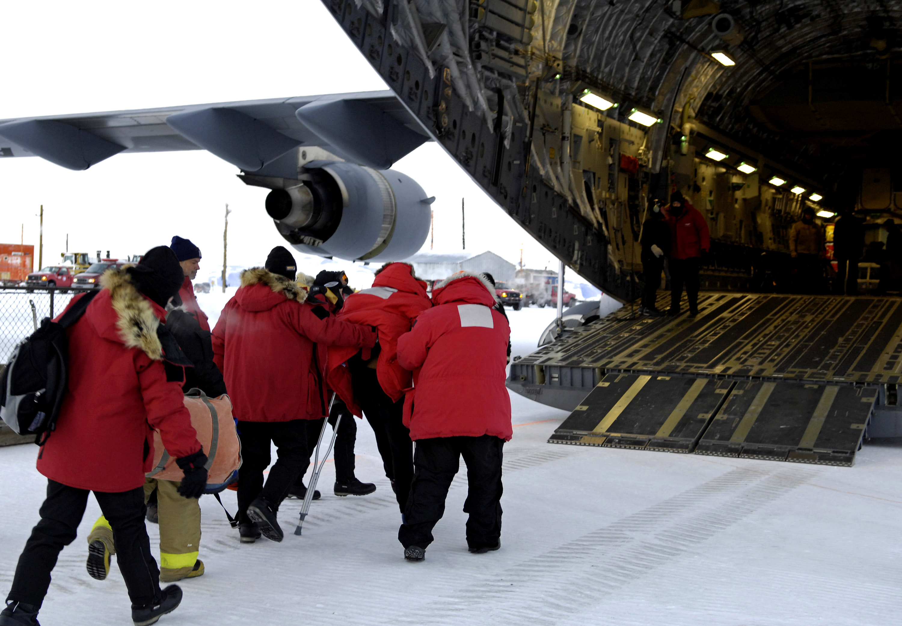A C-17 performing a medical evacuation in Antarctica, August 2007.