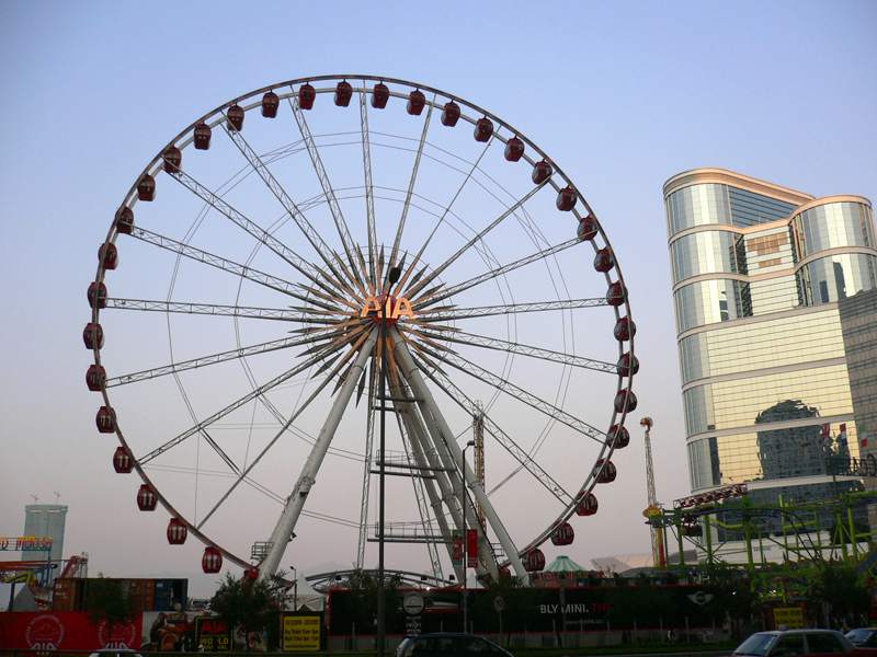 Giant transportable Ferris wheel at World Carnival, Hong Kong, in January 2007