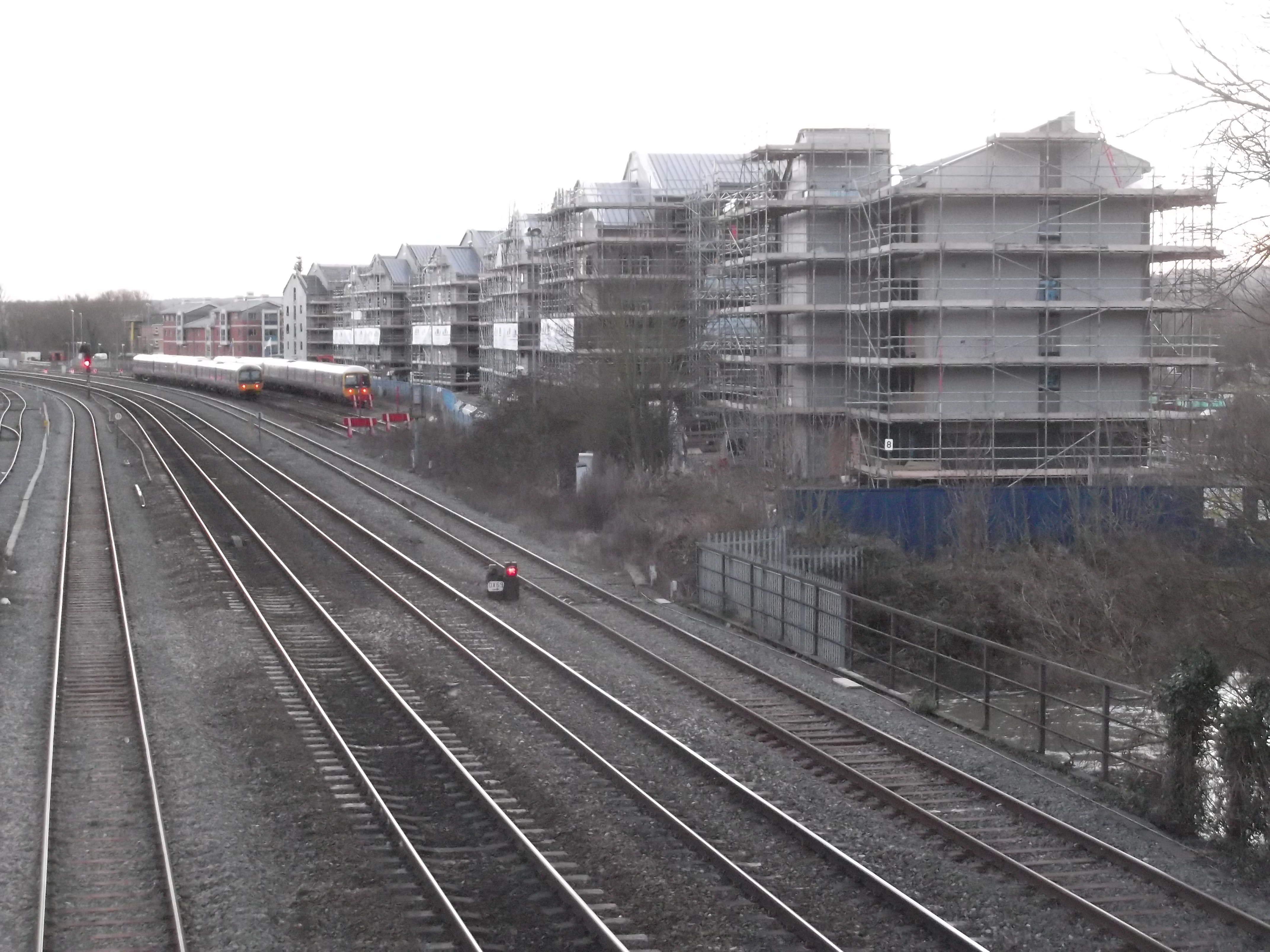 Castle Mill graduate housing designed by Frankham Consultancy Group Limited, under construction in January 2013, from the Walton Well Road railway bridge to the north.