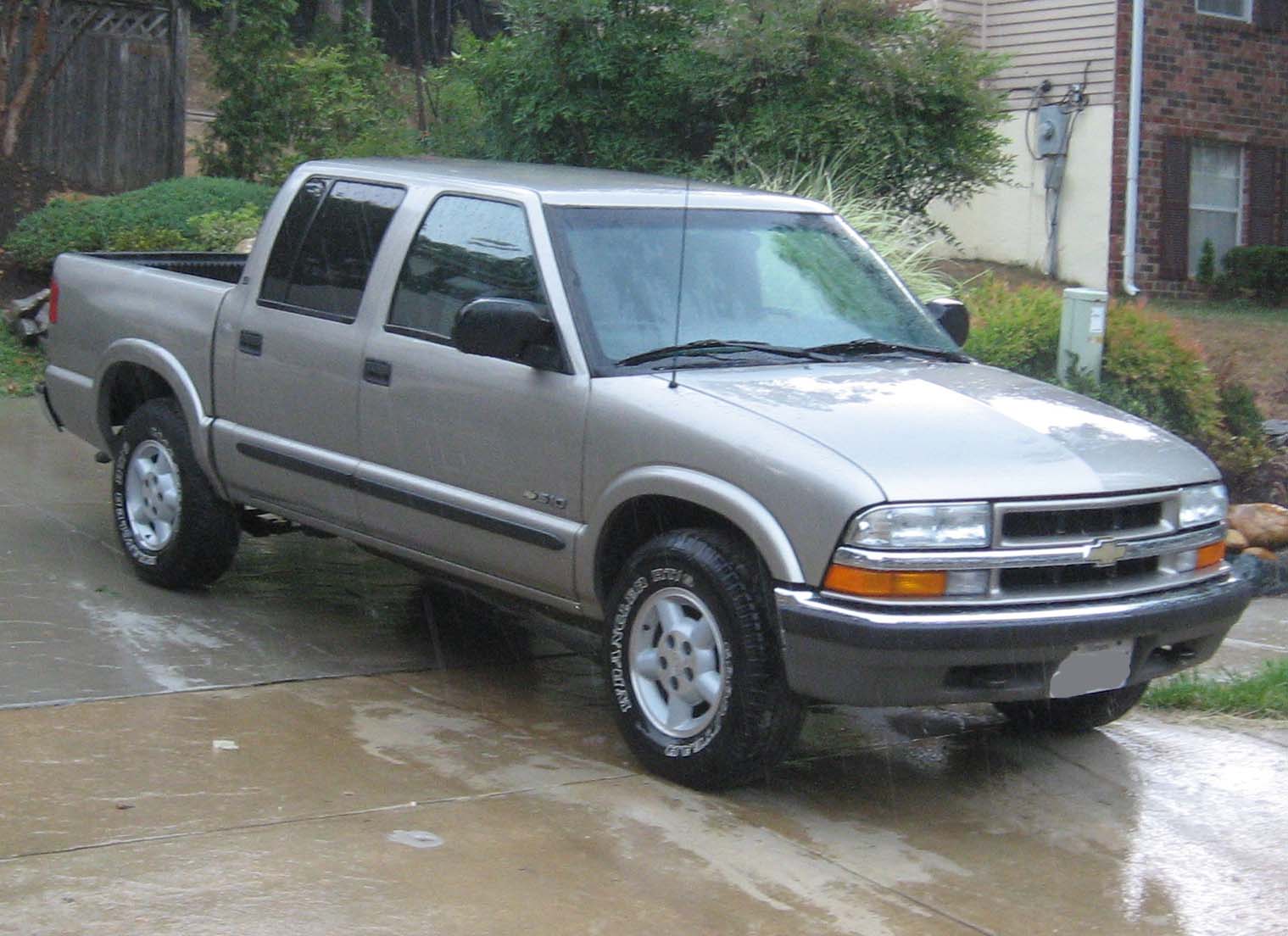 This crew cab Chevy S-10 was an odd-shaped vehicle for its size, and didn't sell as well as other S-10s, which led to it to be the last standing S-10 one model year after its intended model year for discontinuation
